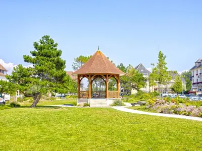 Jardin de l'établissement Maison Moderne et Spacieuse à 50m de la Plage pour 12 personnes - FR-1-788-86