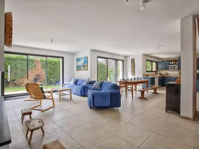 Coin salon dans l'établissement Maison Moderne et Spacieuse à 50m de la Plage pour 12 personnes - FR-1-788-86