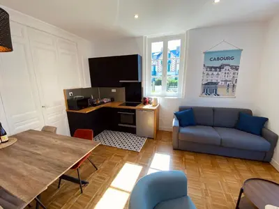 Coin salon dans l'établissement Bel appartement lumineux Cabourg - 30 m de la mer - Jardin
