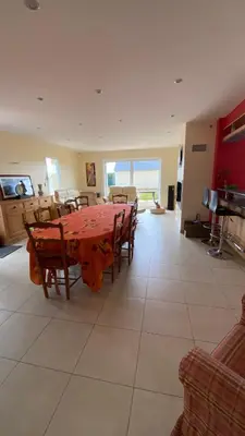 Cuisine ou kitchenette dans l'établissement Maison grand confort à 100 m de la plage