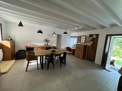 Coin salon dans l'établissement Maison de famille Normande