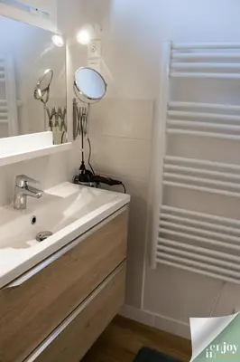 Salle de bains dans l'établissement Logis Robin