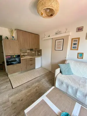 Cuisine ou kitchenette dans l'établissement L instant Cabourg appartement vue mer