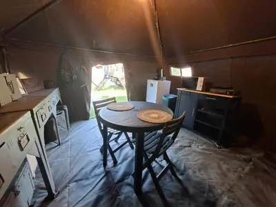 Cuisine ou kitchenette dans l'établissement Hébergement insolite