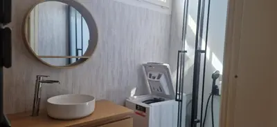 Salle de bains dans l'établissement Appartement T2 proche de la mer résidence calme