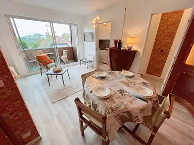 Coin salon dans l'établissement Le Vintage Marin - Studio à 2 minutes à pied de la Plage et du Casino