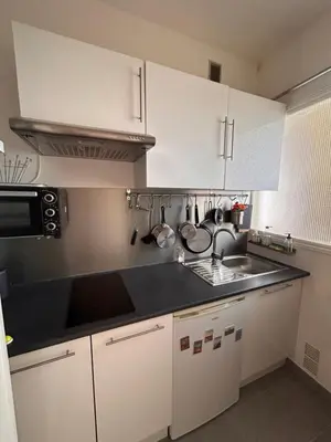 Cuisine ou kitchenette dans l'établissement Studio Vue Mer à Luc-sur-Mer