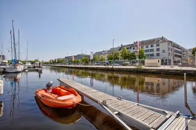Vue sur la rivière ou le fleuve situé(e) à proximité de le bateau
