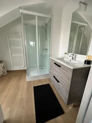 Salle de bains dans l'établissement Lescapade Cherbourgeoise proche Naval