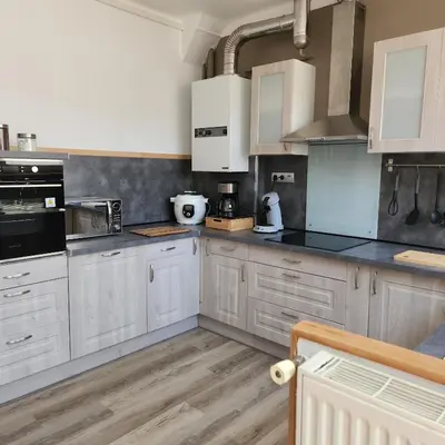 Cuisine ou kitchenette dans l'établissement Gîte 3 étoiles à Lessay, Jardin clos, 3 chambres, proche plages, chiens acceptés