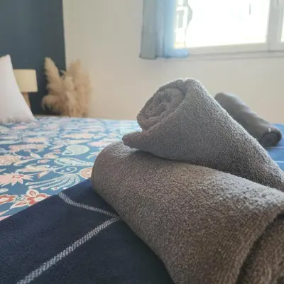 Un ou plusieurs lits dans un hébergement de l'établissement Gîte 3 étoiles à Lessay, Jardin clos, 3 chambres, proche plages, chiens acceptés