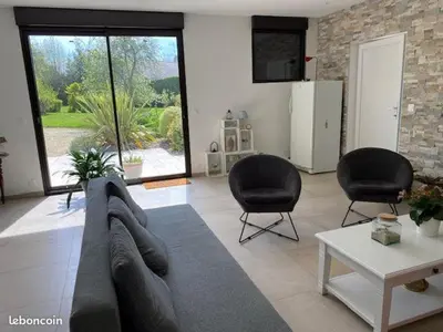 Coin salon dans l'établissement grand studio campagne Normande proche mer