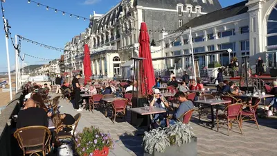 Restaurant ou autre lieu de restauration dans l'établissement Le Spacieux vue mer