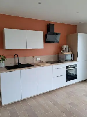 Cuisine ou kitchenette dans l'établissement Gîte entre terre et baie,20min du Mont-St-Michel wifi
