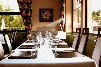 Restaurant ou autre lieu de restauration dans l'établissement Hotel Restaurant Le Lion Verd