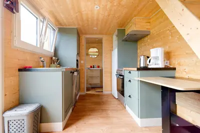 Cuisine ou kitchenette dans l'établissement La Tiny d'Utah Beach - Proche de la plage
