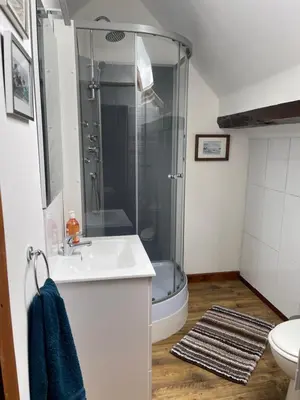 Salle de bains dans l'établissement Les Forges