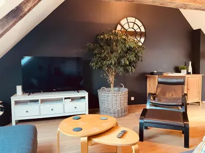 Télévision ou salle de divertissement dans l'établissement La tête dans les étoiles