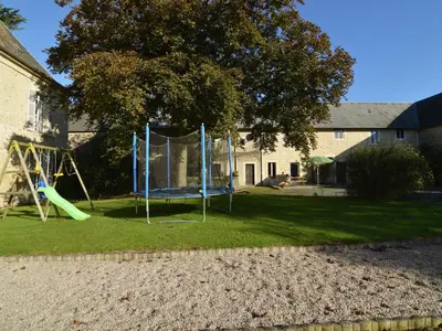 Aire de jeux pour enfants de l'établissement Holiday Home in Saint-Clément near the Sea