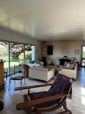 Coin salon dans l'établissement Villa des Perelles