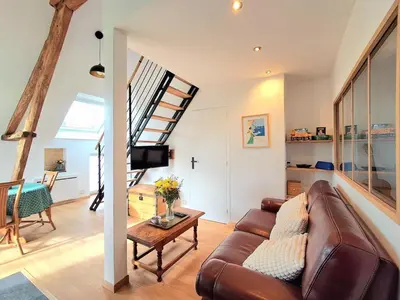 Coin salon dans l'établissement Le Petit Vert, loft convivial à la campagne