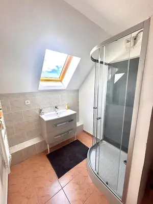 Salle de bains dans l'établissement Grande maison avec tranquillité garantie