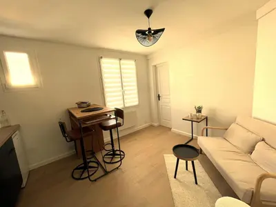 Coin salon dans l'établissement 2 pièces Cosy avec parking privé
