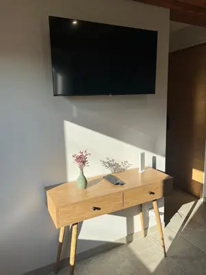 Télévision ou salle de divertissement dans l'établissement Le Douet Accommodation Vicq-sur-Mer