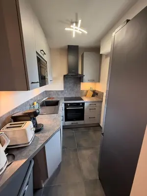 Cuisine ou kitchenette dans l'établissement Le Prisme