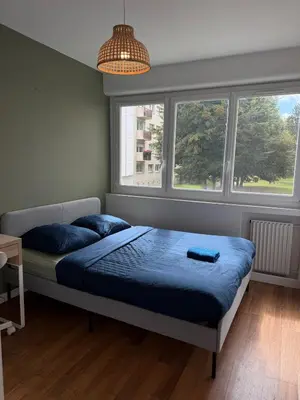 Un ou plusieurs lits dans un hébergement de l'établissement Spacious 4 bedroom family home 5 min from Caen