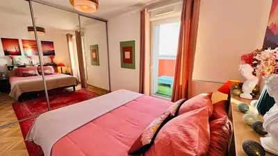 Un ou plusieurs lits dans un hébergement de l'établissement Chic apartment with panoramic view