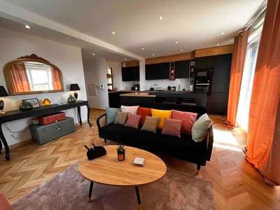 Cuisine ou kitchenette dans l'établissement Chic apartment with panoramic view