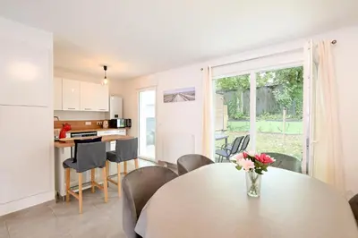 Cuisine ou kitchenette dans l'établissement Bienvenue - 500 m de la plage