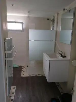 Salle de bains dans l'établissement Charmante petite maison de ville à 20 minutes de la mer