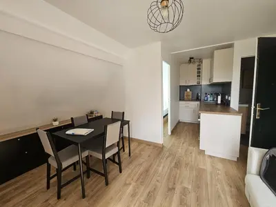Cuisine ou kitchenette dans l'établissement La Guillaumière - T2 lumineux refait à neuf - Quartier de l'éventail