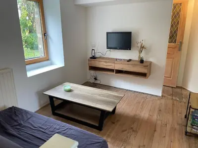 Télévision ou salle de divertissement dans l'établissement Appartement campagne normande