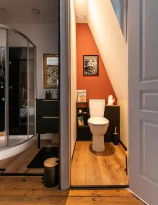 Salle de bains dans l'établissement Love Room Troarn - La Discrète