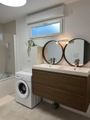 Salle de bains dans l'établissement La Villa Rosé