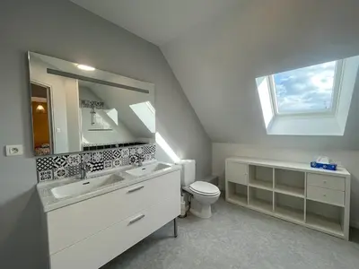 Salle de bains dans l'établissement Maison T5 