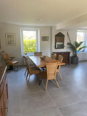 Coin salon dans l'établissement chambre d'hôtes du pays coutançais