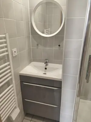 Salle de bains dans l'établissement Charmant studio quartier Vaucelles à Caen