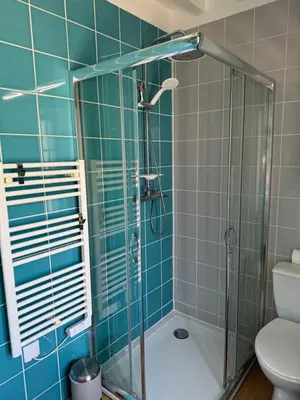 Salle de bains dans l'établissement Chambre Le Mas du Bessin