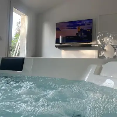 Private Spa and Garden 10 min from Mont St-Michel