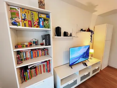 Bibliothèque dans la maison de vacances