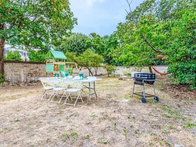 Jardin de l'établissement Holiday Home Villa Amour by Interhome