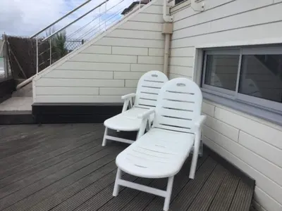 Balcon ou terrasse dans l'établissement 1-bedroom apartment with view of private beach