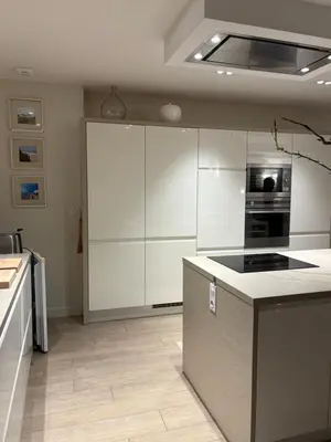 Cuisine ou kitchenette dans l'établissement Villa Le Rubis