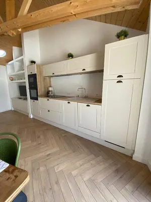 Cuisine ou kitchenette dans l'établissement L'Escale - Charming Seaside house by Harbor