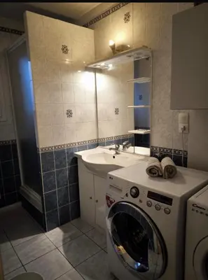 Salle de bains dans l'établissement Bel Appartement Lumineux, 70m2, 3 Chambres, Proche Zénith et Hippodrome de Caen