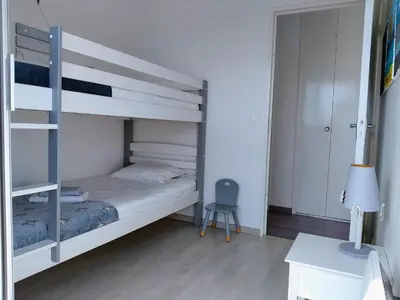 Un ou plusieurs lits dans un hébergement de l'établissement Joli appartement familial, 2 chambres, calme et soleil